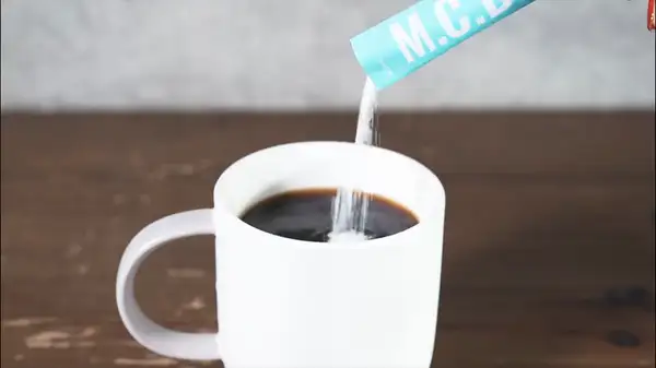 コーヒーにスティック1包を混ぜるだけ